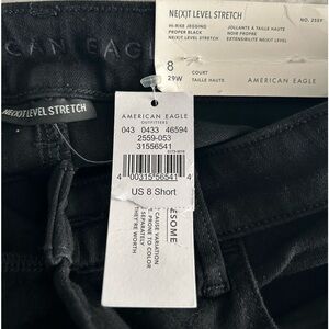 NWT AMERICAN EAGLE BLACK
BRAND NEW BLACK

SIZE 8 Short
29W